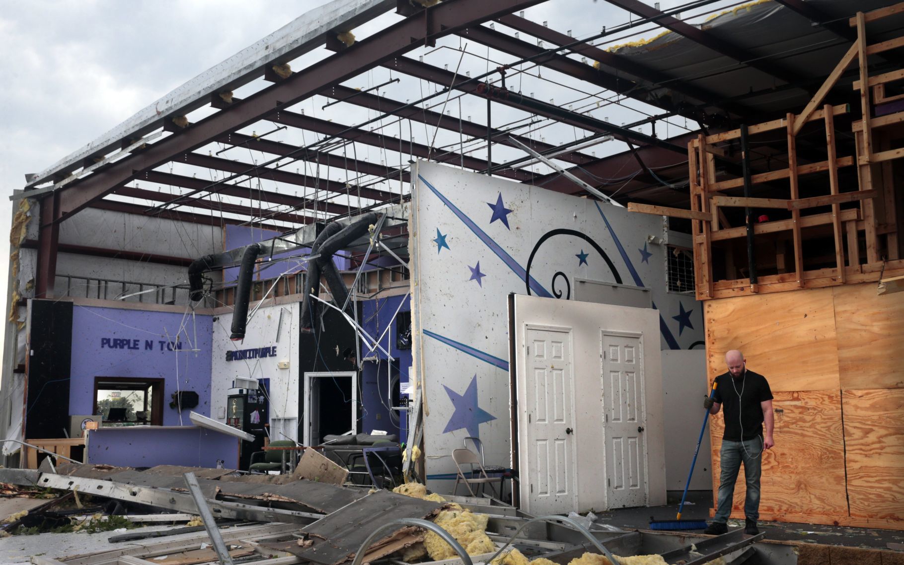 Tornado rips through Jefferson City